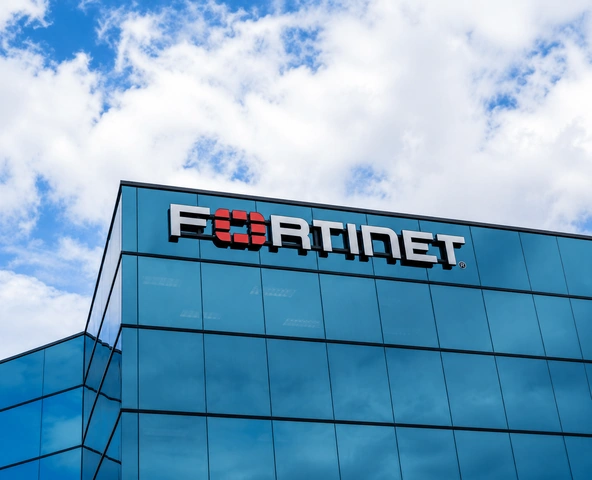 Fortinet lansează FortiSOC, o platformă SOC unificată cu AI